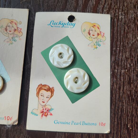 Vintage Lucky Day Genuine Peal Buttons on Original Card, White Shell 1930-40s - Picture 7 of 8